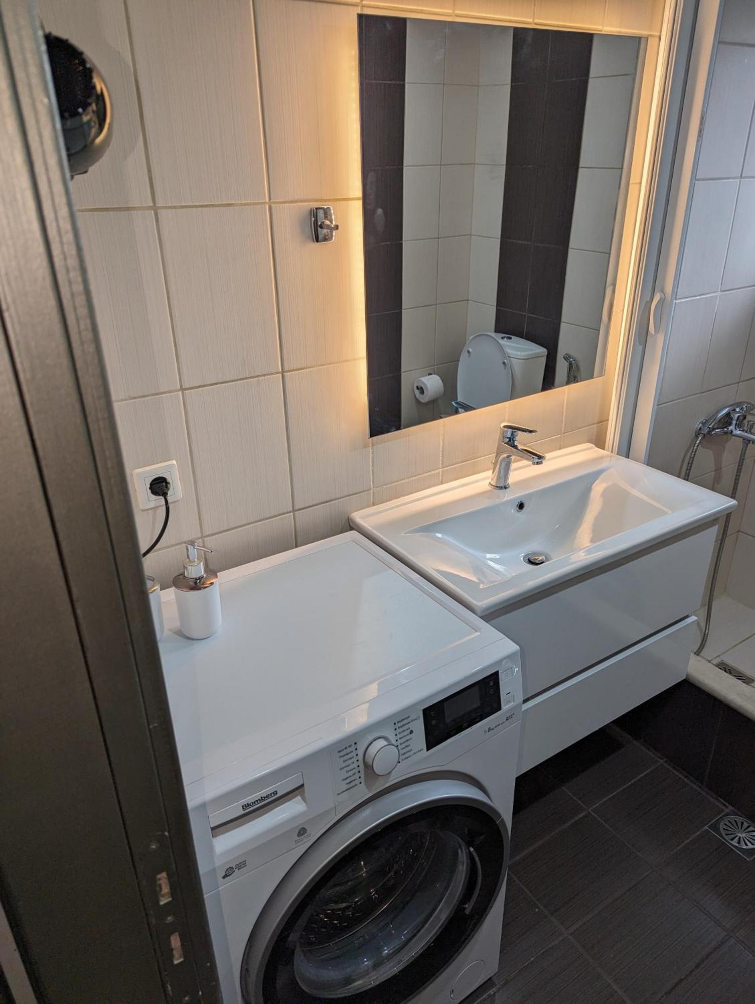 Modern Quiet Luxury Apartment Patra Екстериор снимка